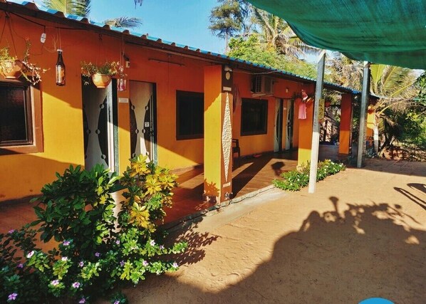 Front of property - Athaang Beach Resort (Malvan)