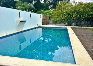 Outdoor pool - Casa Terracota: Lovely 3-bedroom house in Atenas Perfect for Relaxing Getaways (Atenas)