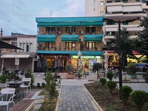 غرفة بتجهيزات أساسية - منظر للمدينة | مكتب وواي فاي مجانًا