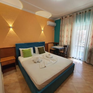 Basic Room, City View | Desk, free WiFi - My Apartments Tirana (Tirana)