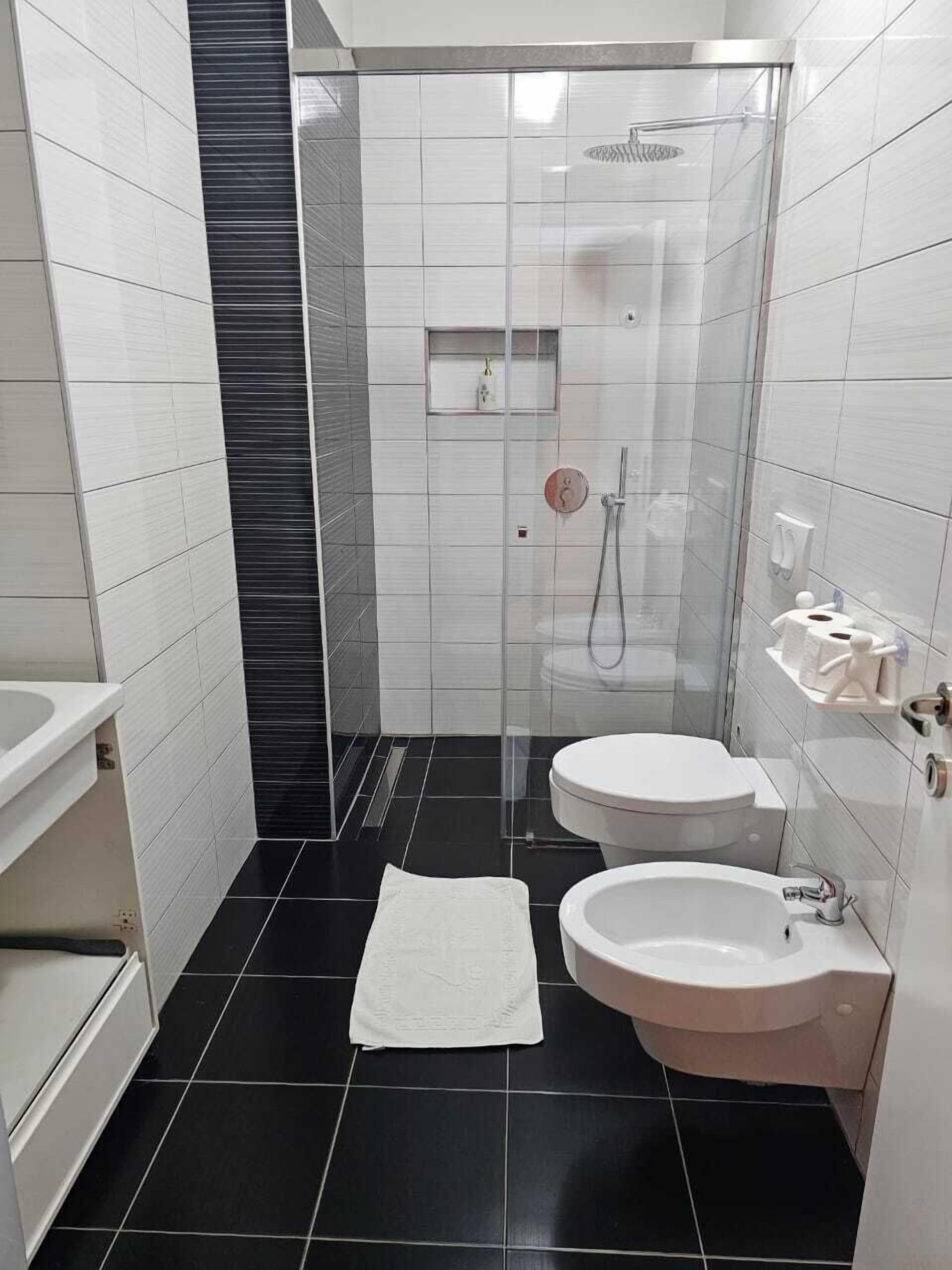 基本公寓, 城市景觀 | 浴室 | 淋浴設備、毛巾、肥皂、洗髮精