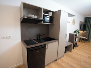 Refrigerador, microondas, horno, placa de cocina