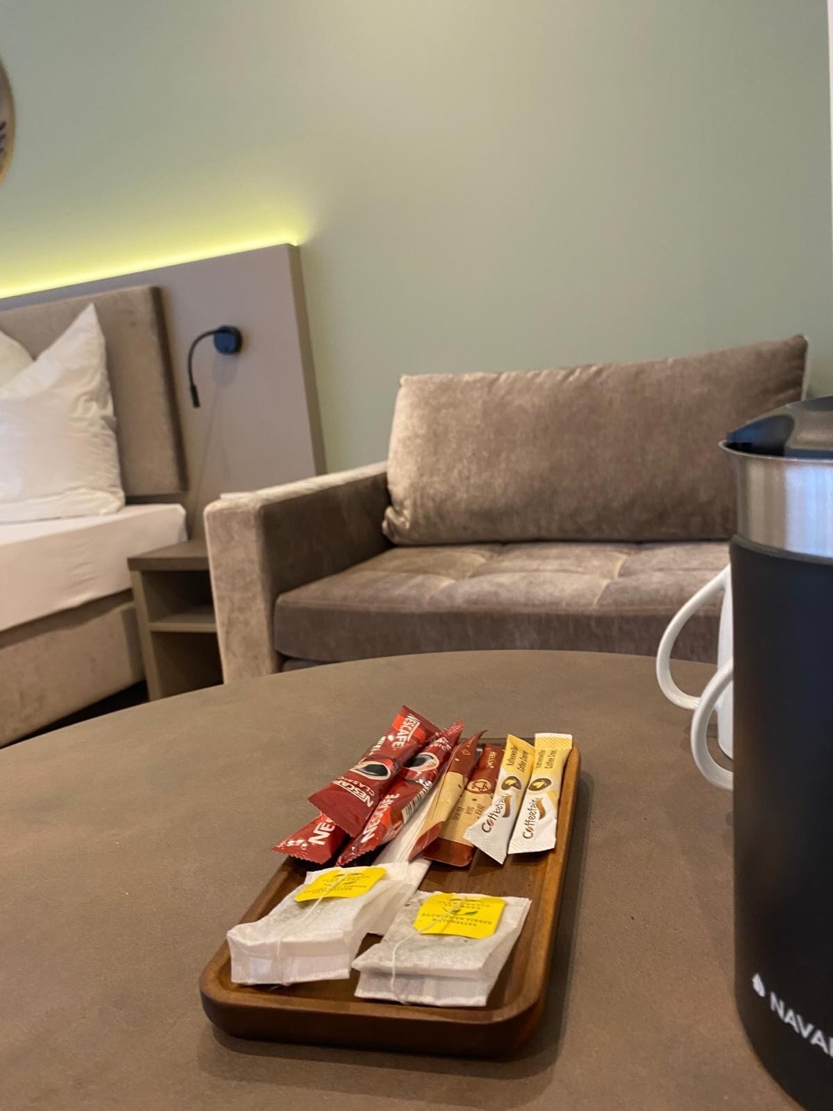 Cofres nos quartos, escrivaninha, espaço de trabalho para notebook