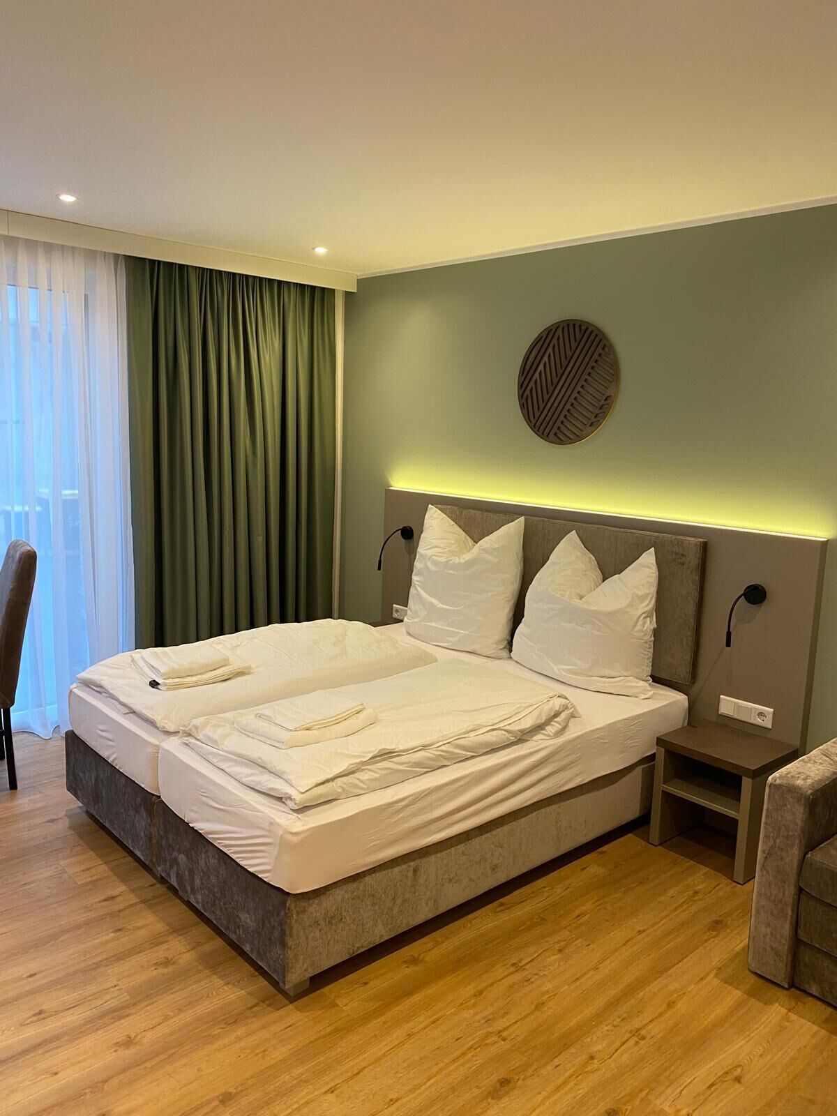 In-room safe, desk, laptop workspace, soundproofing