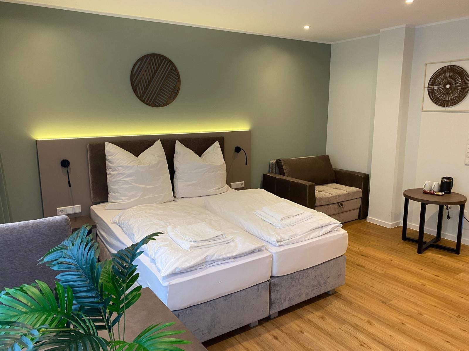 Caja de seguridad en la habitación y escritorio 