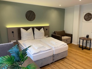 Deluxe Double Room, Kitchenette | In-room safe, desk, laptop workspace, soundproofing - Living Inn (Rheda-Wiedenbrück)