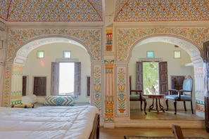 Royal Room - Jeevan Haveli Heritage Hotel And Museum (Nawalgarh)