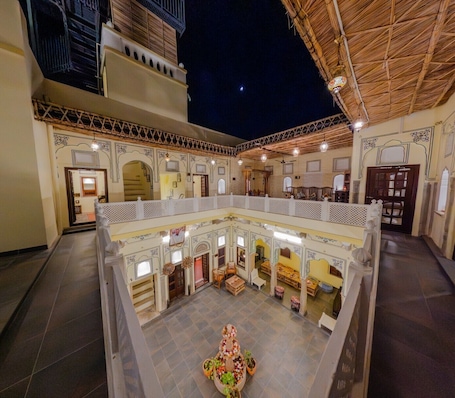 Lobby sitting area. Jeevan Haveli Heritage Hotel And Museum