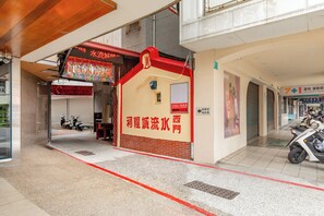 المنشأة من الخارج