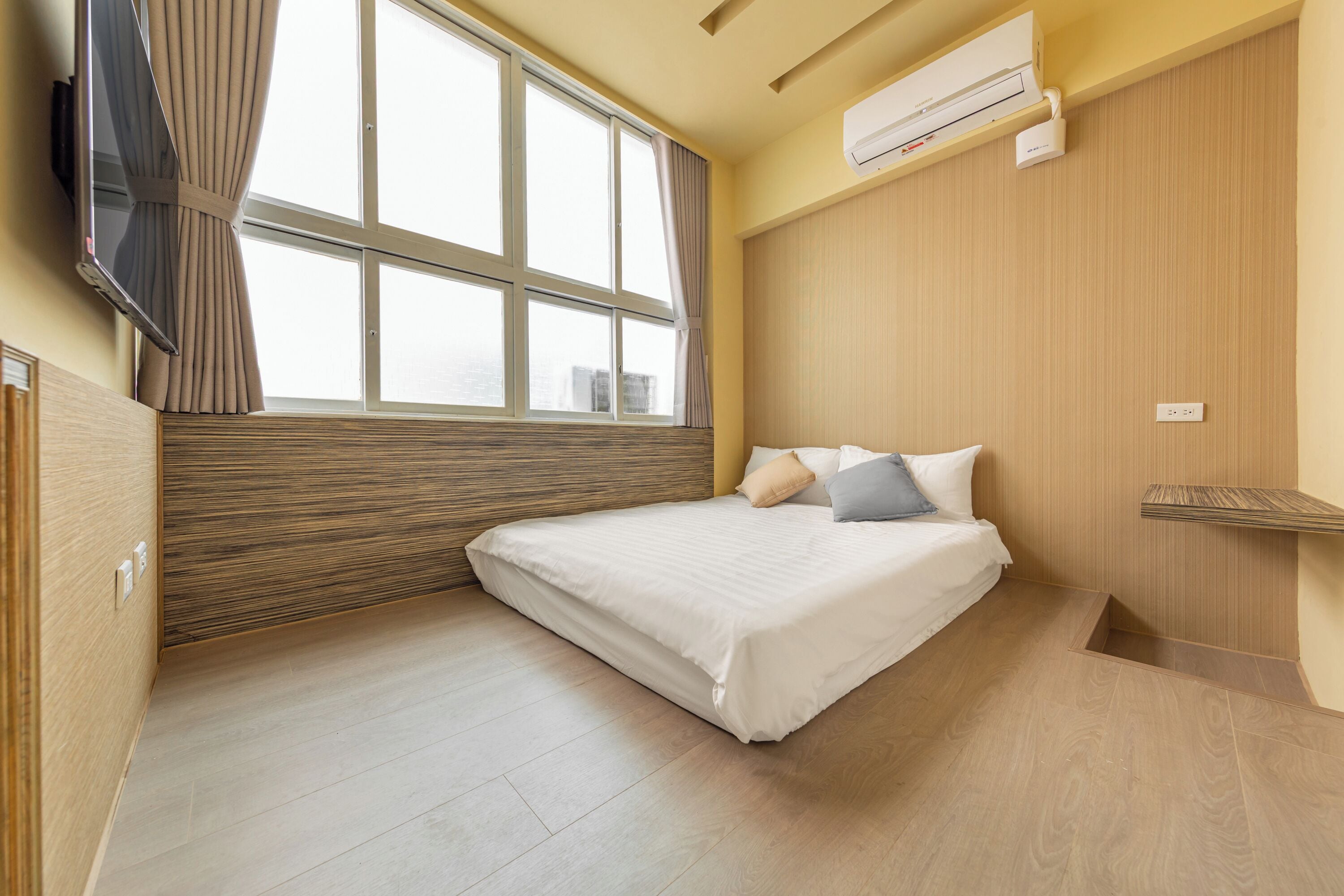 واي فاي مجانًا وملاءات أسرّة