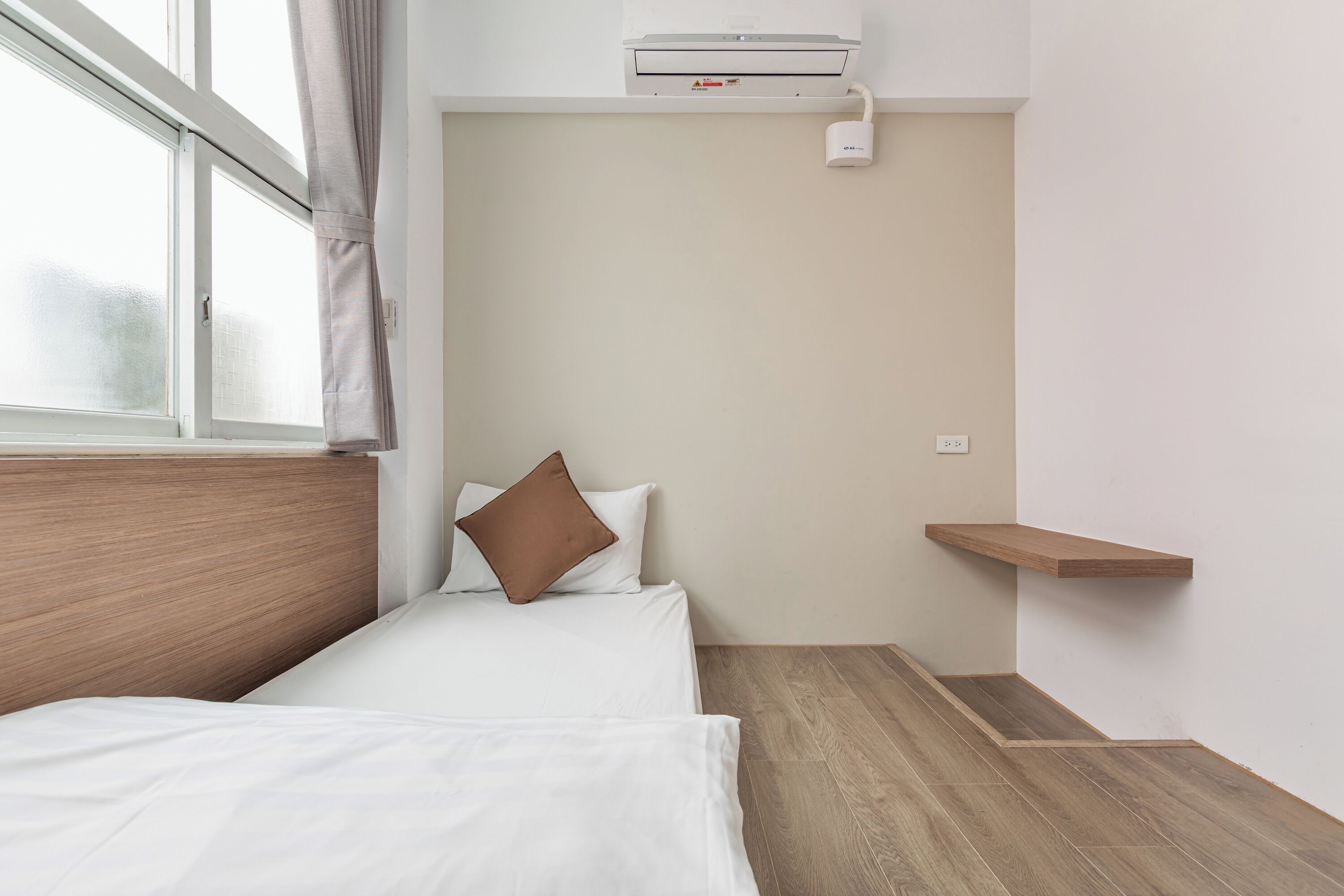 واي فاي مجانًا وملاءات أسرّة