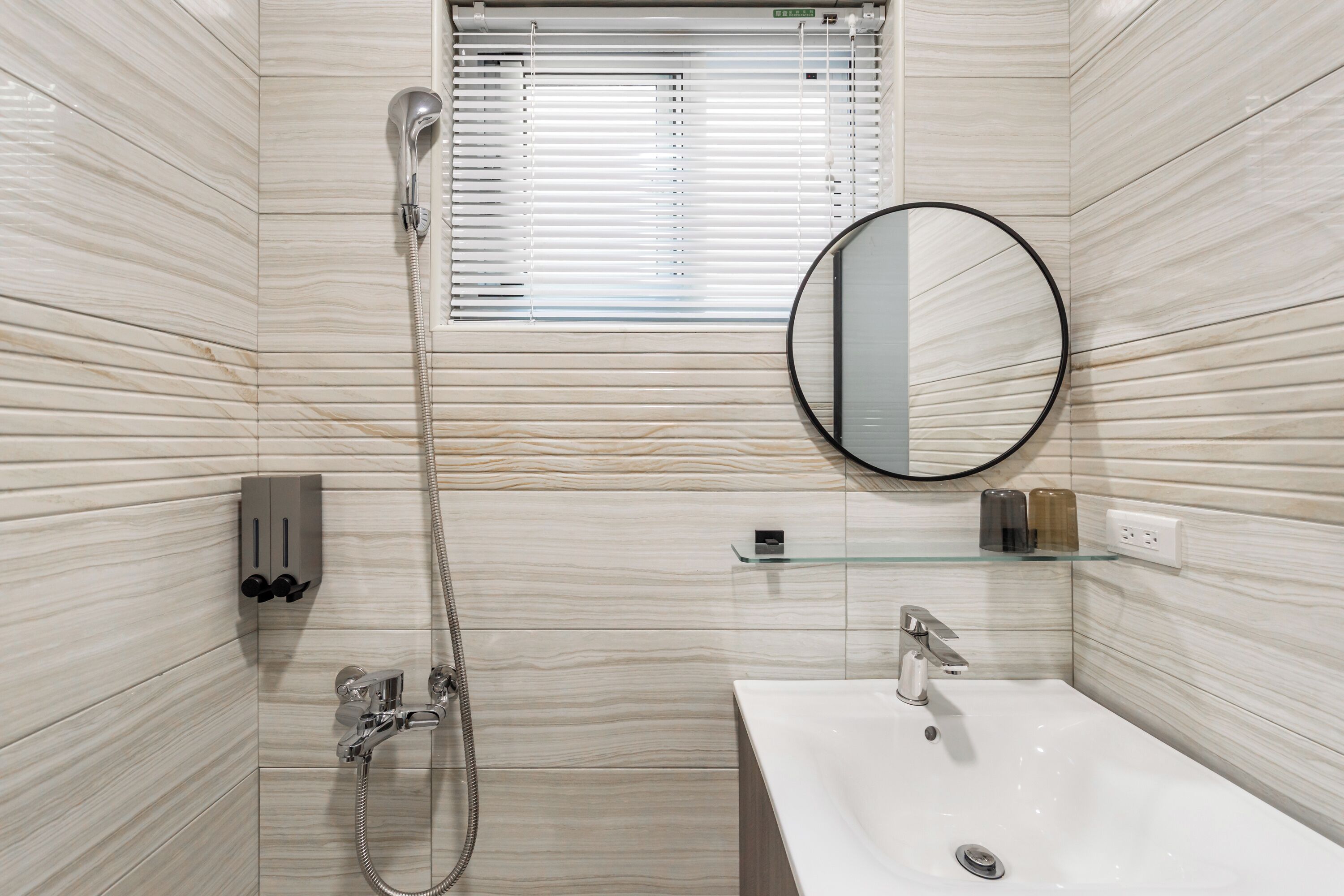 家庭客房 | 浴室 | 淋浴設備、吹風機、拖鞋、毛巾