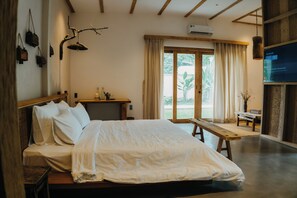 ファミリー スタジオスイート パティオ ガーデンビュー | デスク、WiFi (無料)