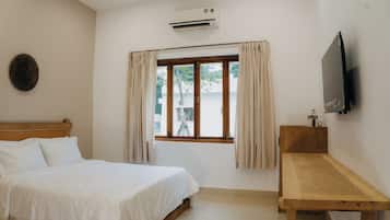 Premier Double Room, Patio | Desk, free WiFi