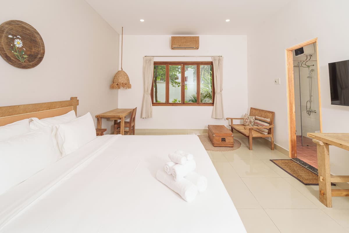 Quarto casal premier, varanda | Wi-Fi de cortesia, roupa de cama