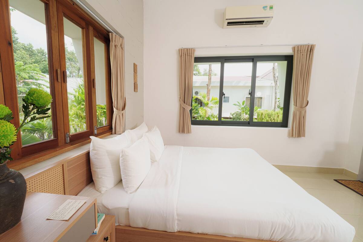 Quarto empresarial | Wi-Fi de cortesia, roupa de cama