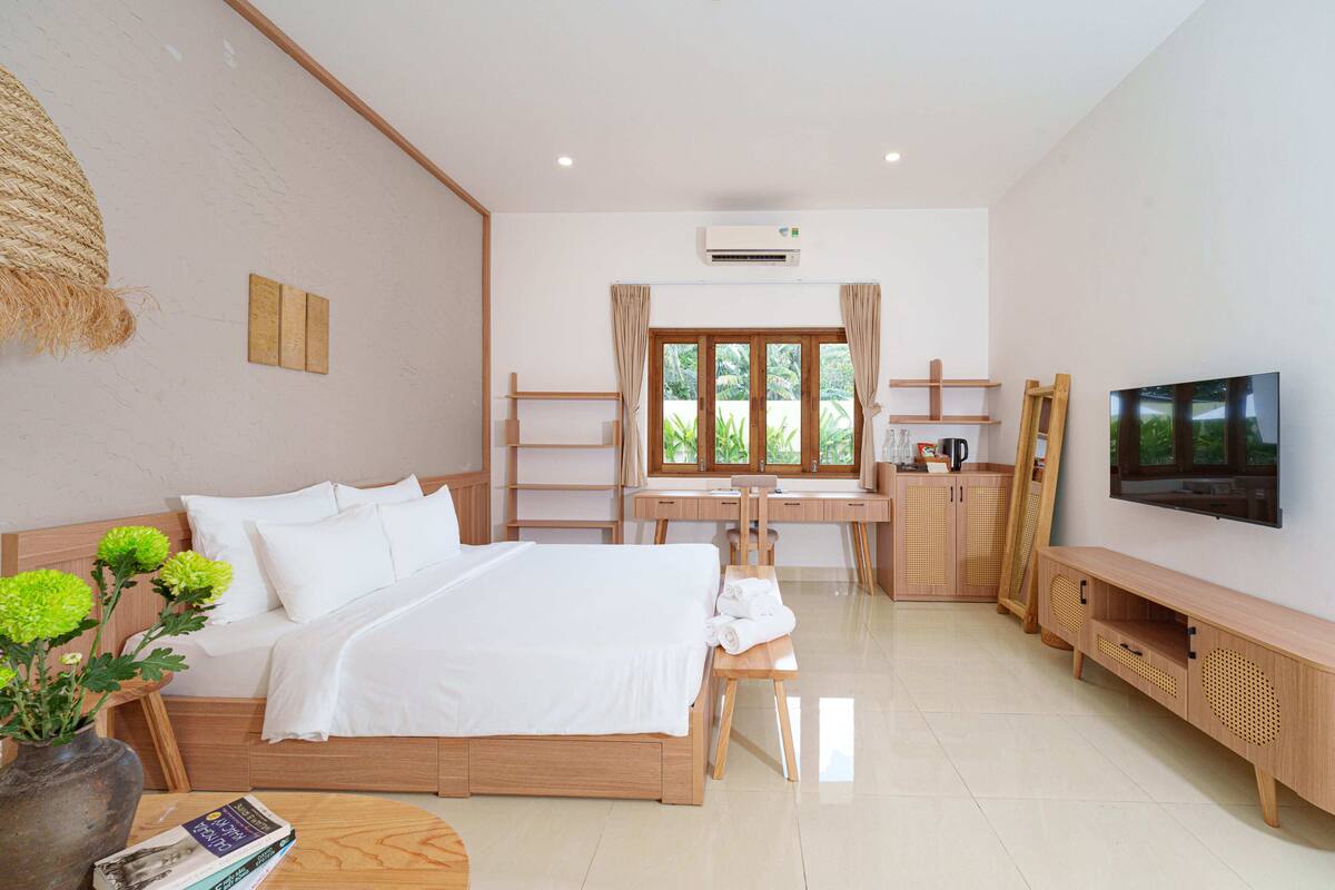 Quarto casal superior, vista para a piscina | Wi-Fi de cortesia, roupa de cama