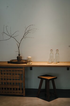 Desk, laptop workspace, free WiFi, bed sheets - Nong Lam Ecolodge (Linh Xuan)