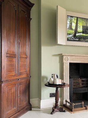 Habitación doble de lujo, vista al jardín | Tabla de planchar con plancha y wifi gratis