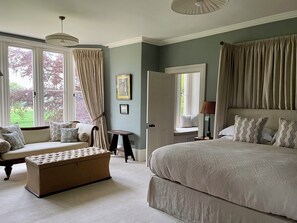 Deluxe Room | Egyptian cotton sheets, premium bedding, pillow-top beds - The Green (Wingfield)