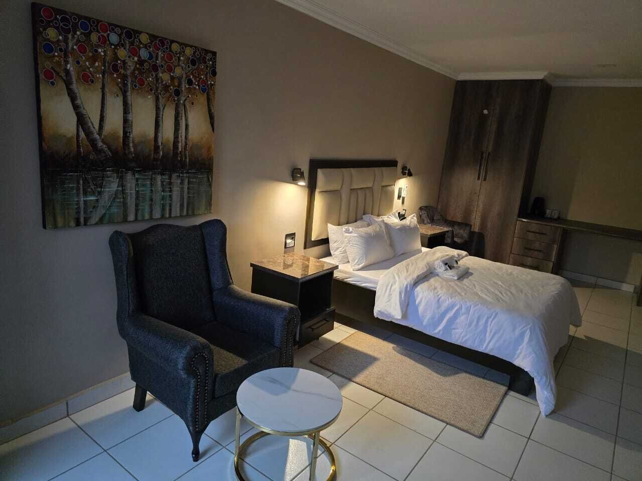 Quarto casal básico, varanda | Espaço de trabalho para notebook, Wi-Fi de cortesia