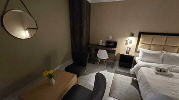 Dobbeltrom – superior, terrasse | Skrivebord for bærbar PC og wi-fi (inkludert)