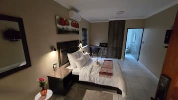 Classic-Doppelzimmer, Terrasse | Laptopgeeigneter Arbeitsplatz, kostenloses WLAN