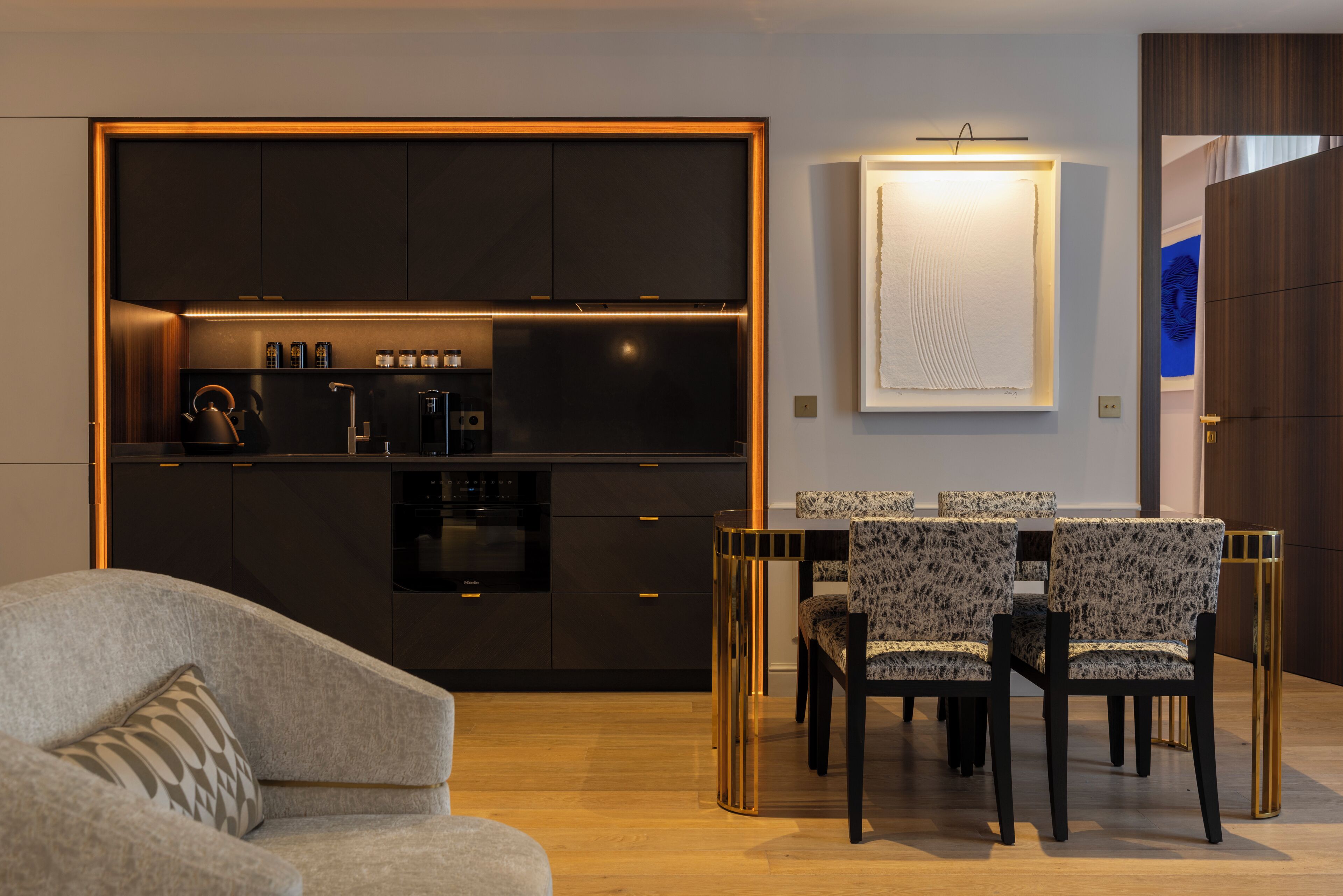 Espressokone, kahvin-/teenkeitin, vedenkeitin, leivänpaahdin