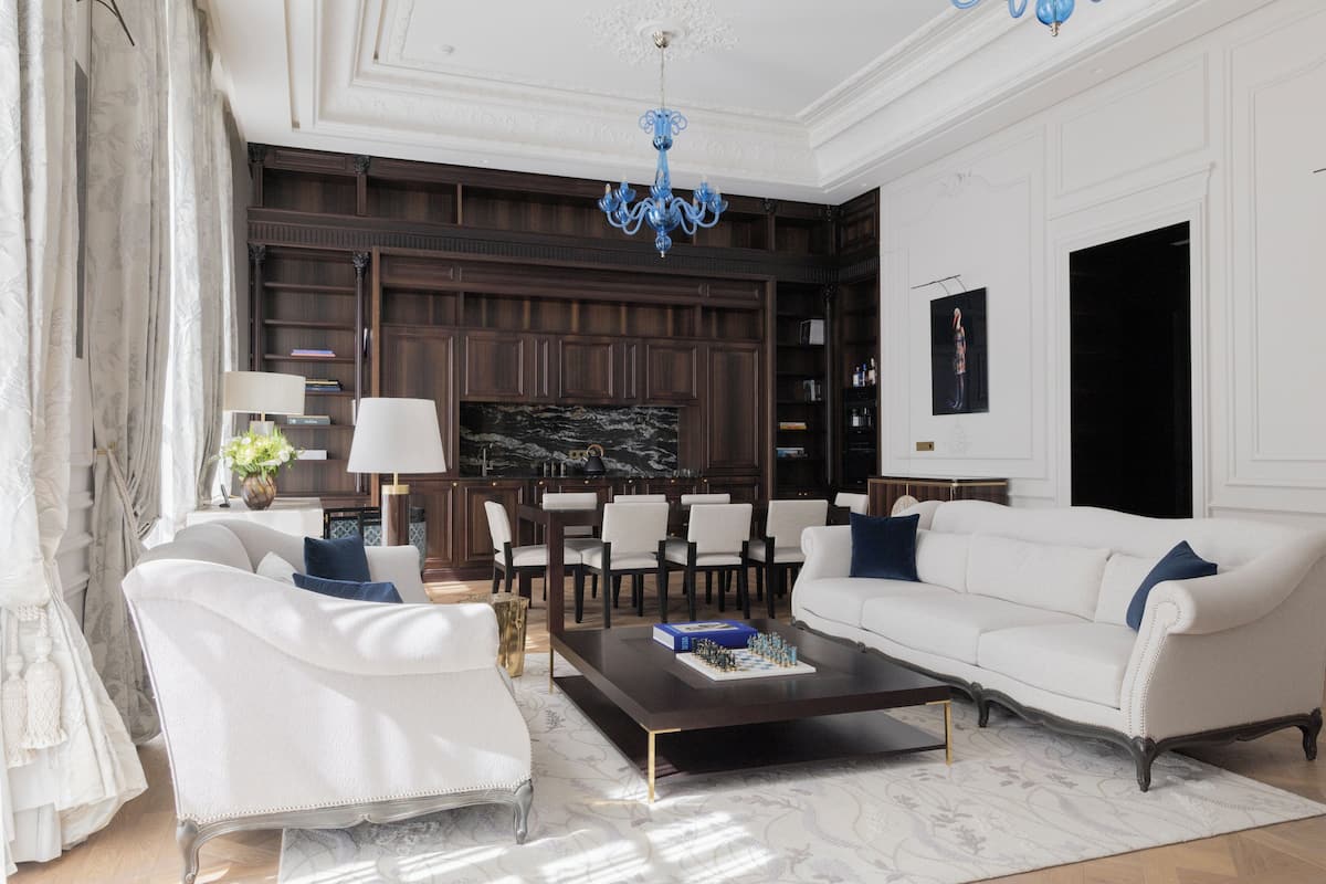 Premium bedding, in-room safe, blackout drapes, soundproofing