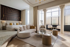 Premium bedding, in-room safe, blackout drapes, soundproofing - Maison Bauchart (Paris)