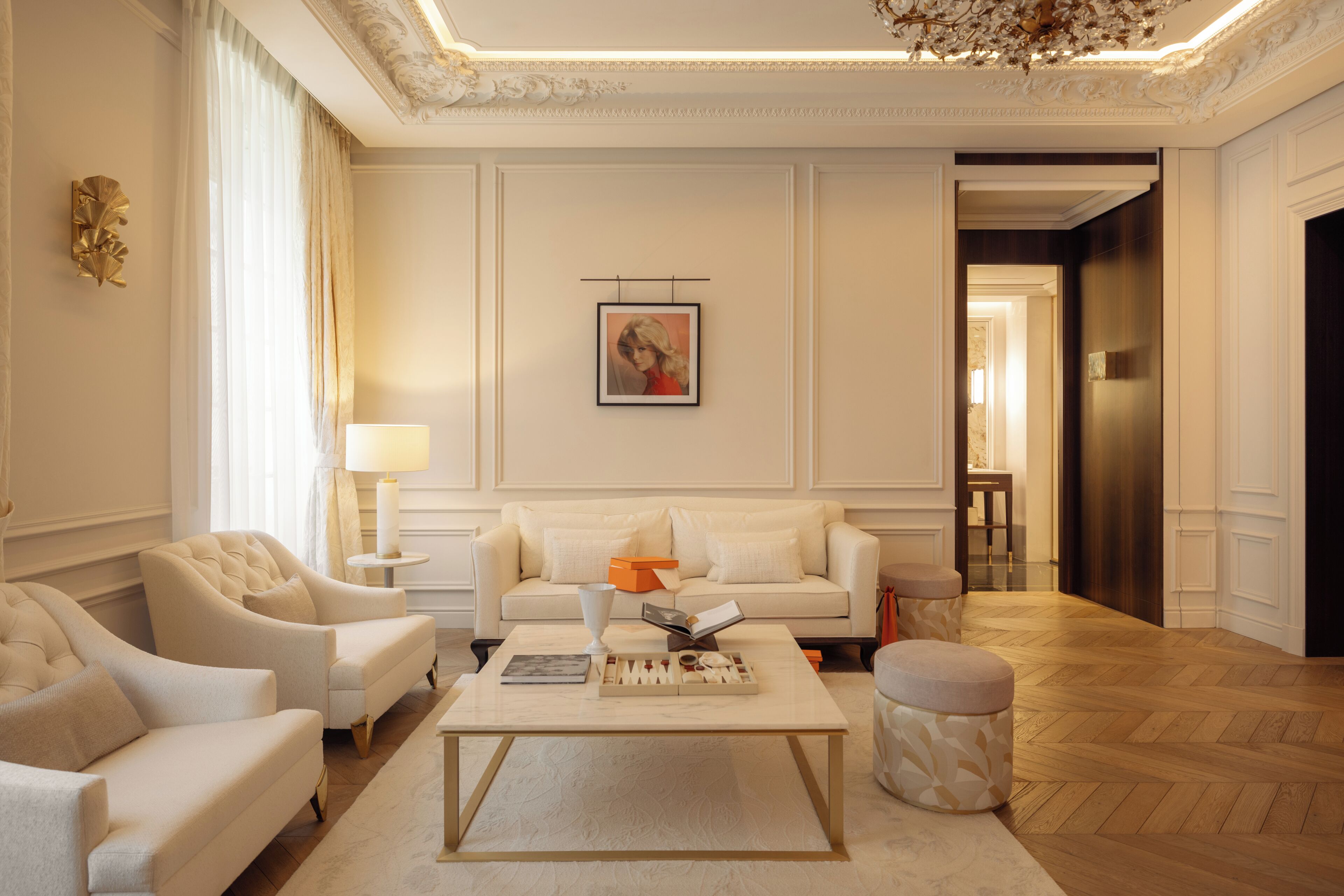 Takka, videopelikonsoli, lämmitetyt lattiat, työhuone