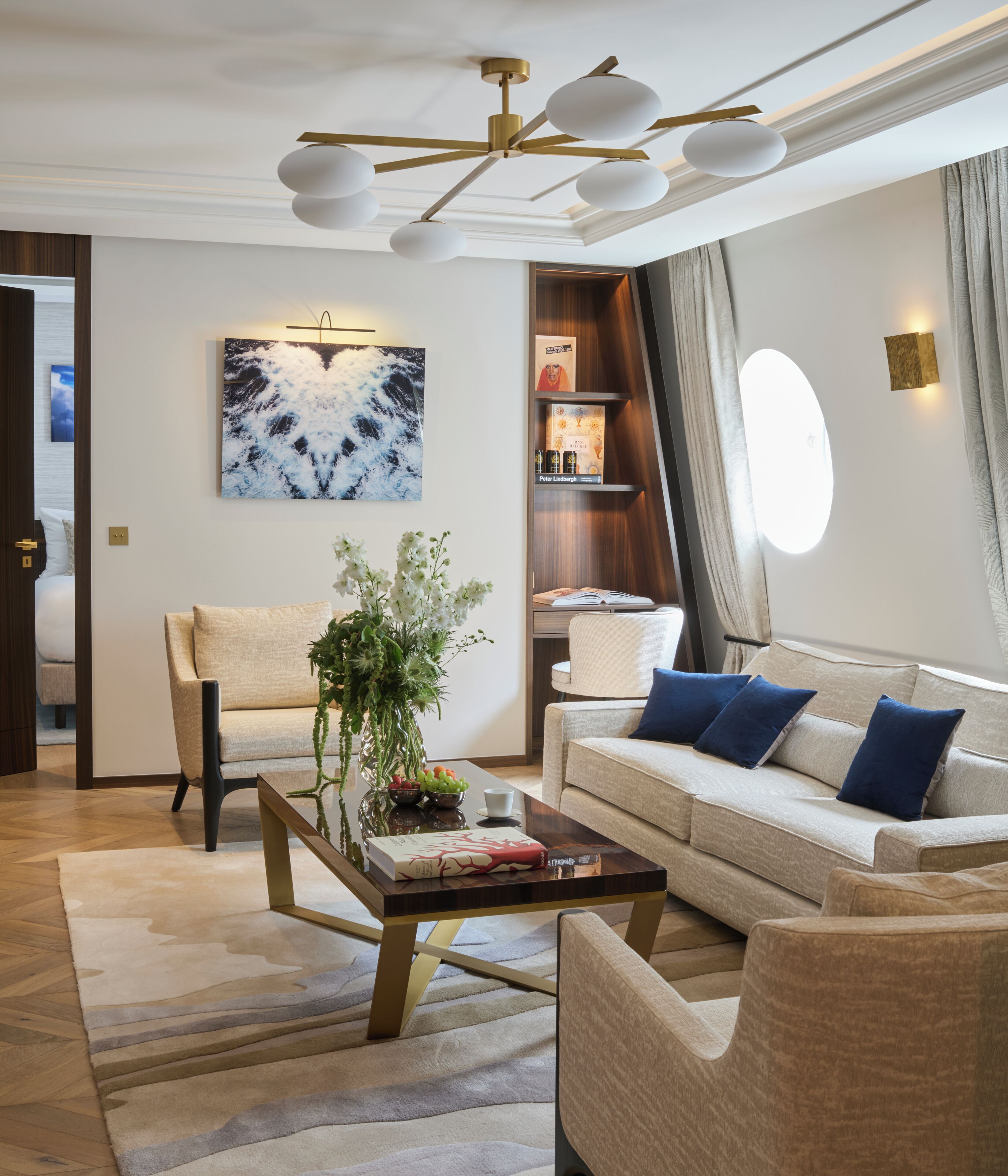 Takka, videopelikonsoli, lämmitetyt lattiat, työhuone