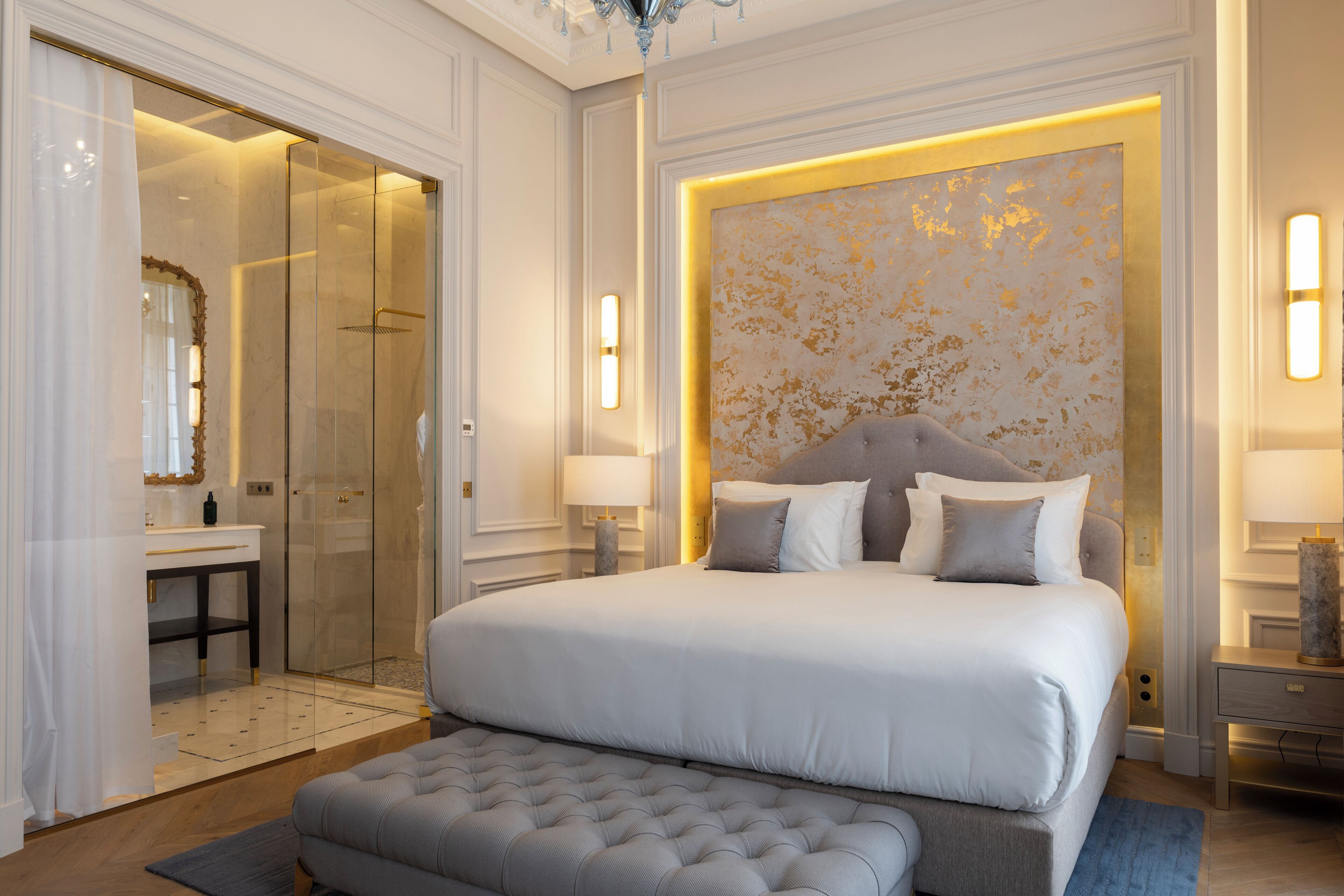 Premium bedding, in-room safe, blackout drapes, soundproofing