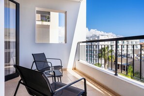 Appartement, 2 chambres, cuisine, vue ville | Balcon