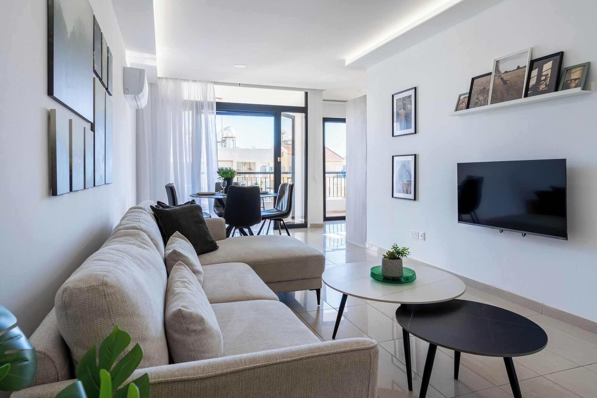 Appartement, 2 chambres, cuisine, vue ville | Salle de séjour | TV connectée de 43 pouces avec chaînes numériques, Netflix