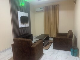Deluxe Suite | Living area