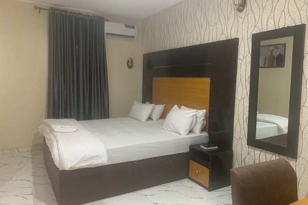 Economy Room | Desk, laptop workspace, WiFi (surcharge)