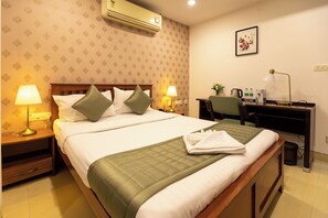 Deluxe Room | Hypo-allergenic bedding, desk, laptop workspace, blackout drapes - Apollo Greens (Bengaluru)
