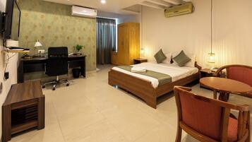 Phòng Cao cấp | Bộ đồ giường kháng dị ứng, bàn, khu vực làm việc phù hợp cho laptop