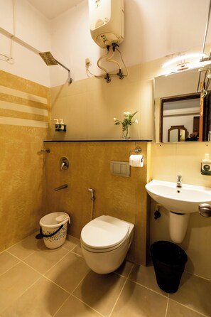 Luxury Room | Bathroom | Shower, towels, soap, shampoo - Apollo Greens (Bengaluru)