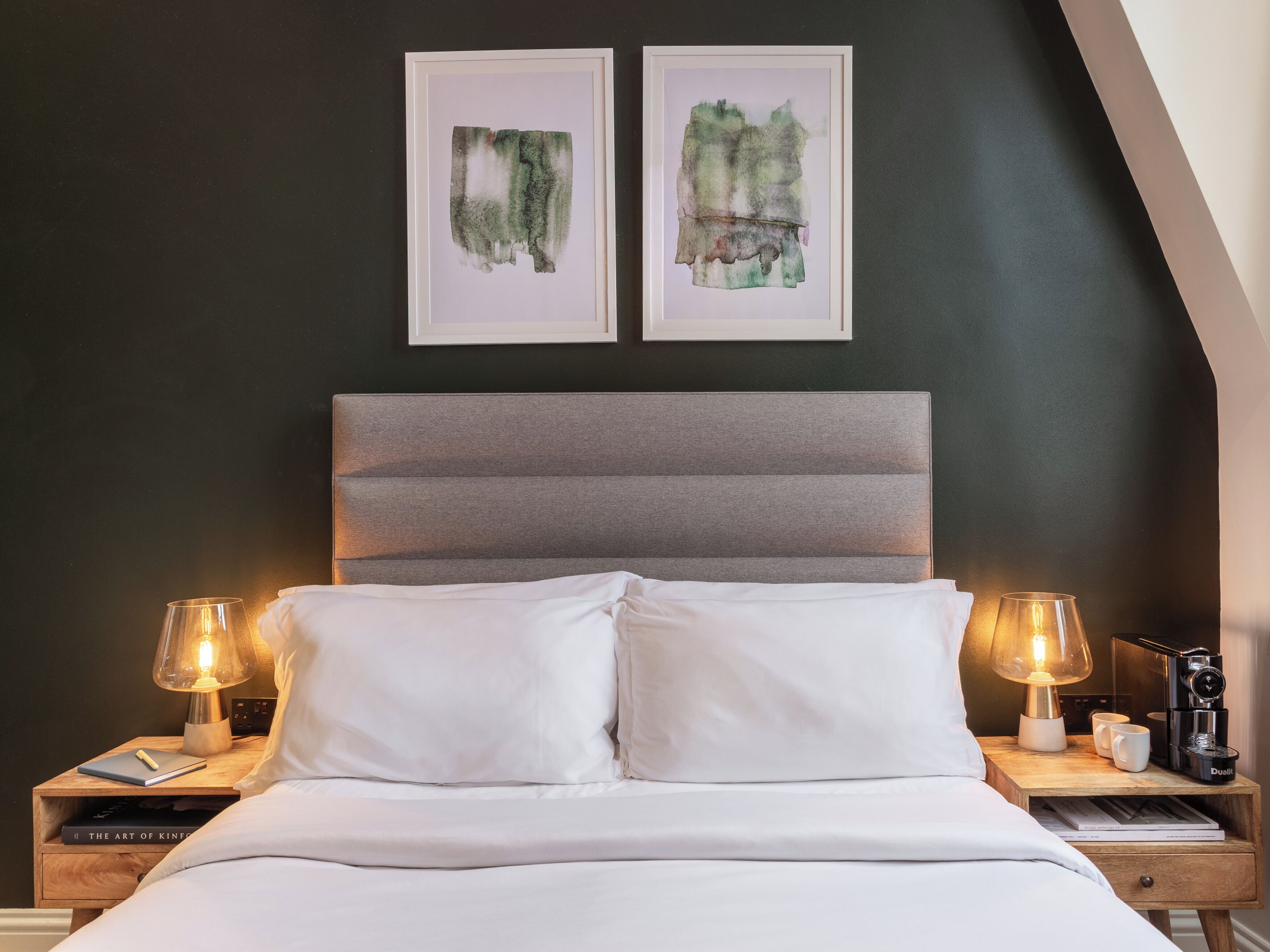 Phòng Economy | Bộ đồ giường cao cấp, nệm cao su hoạt tính (memory foam) 