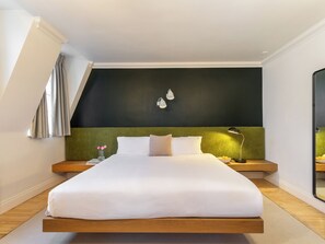 Extra Large Room with Sofa Bed | Premium bedding, memory foam beds, in-room safe, individually decorated - Numa London Chelsea Green (London)