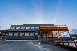 المنشأة من الخارج