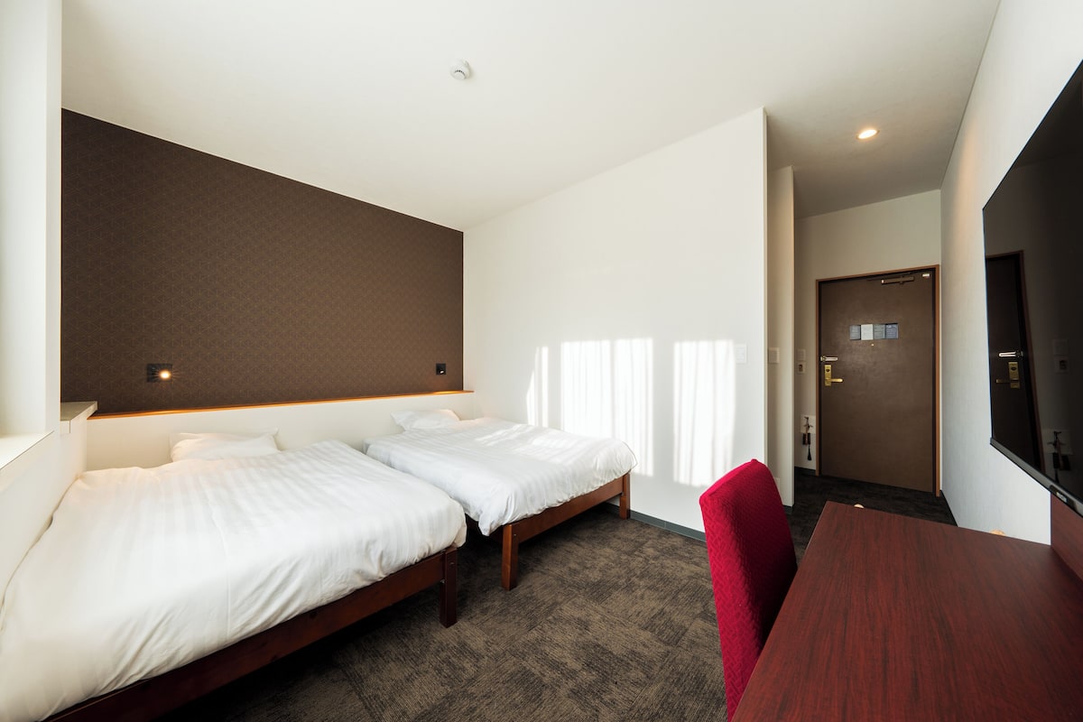 Standard Twin Room | In-room safe, free WiFi