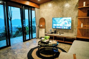 President Suite | Living area | 43-inch Smart TV with digital channels - Maisaba Kintamani Cabin and Bistro (Kintamani)