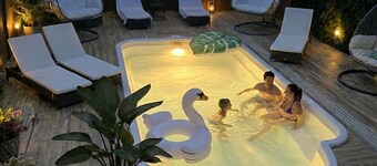 Fantastic vacation apartment with pool and garden - your top-class retreat