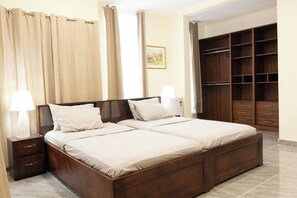 Laptop workspace, iron/ironing board, free WiFi - Bethel AirBnB (Winneba)