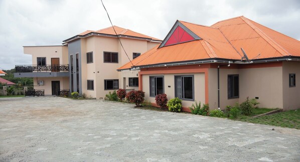 Exterior - Bethel AirBnB (Winneba)