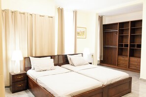 Laptop workspace, iron/ironing board, free WiFi - Bethel AirBnB (Winneba)