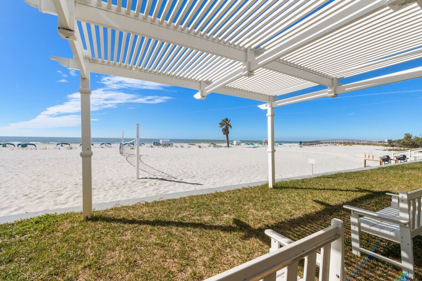 Beach nearby, sun-loungers, beach towels